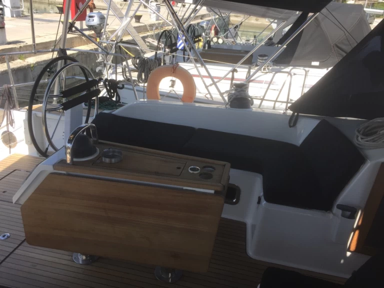 Sailboat hire in Skiathos - Bavaria Cruiser 51