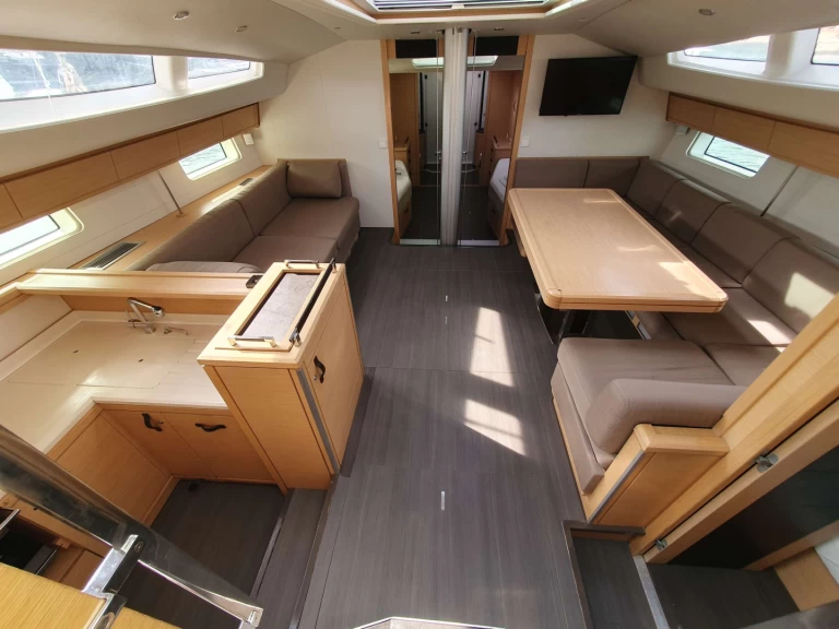 Hire a Jeanneau Jorm Stari Grad