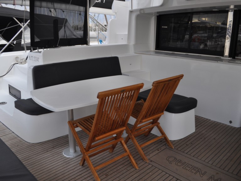 Catamaran to hire Alimos at the best price