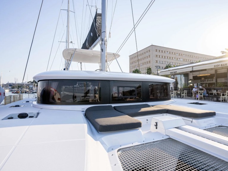 Hire Catamaran Lagoon with a boat licence