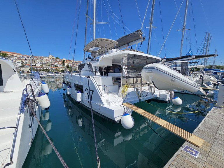 Charter a Aventura Aventura 37 in Novi Vinodolski on Samboat