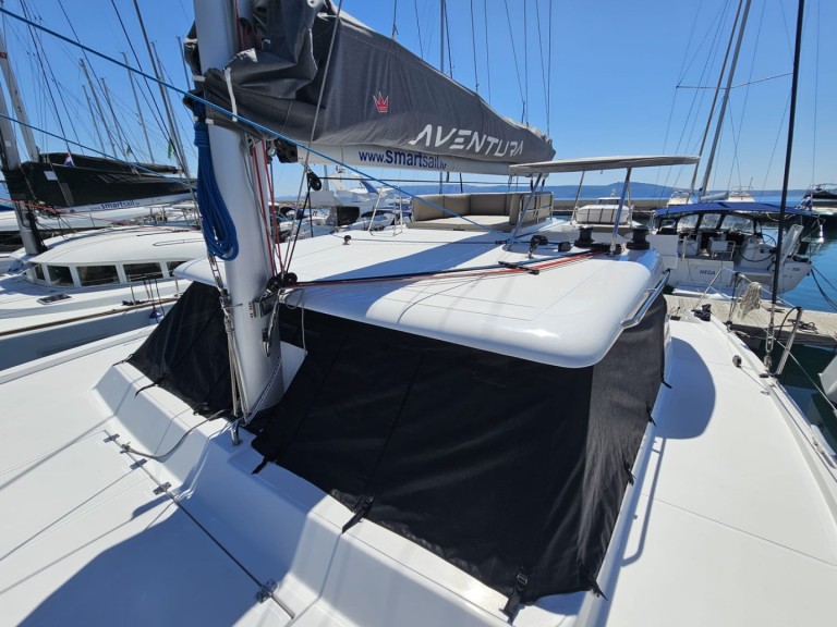 Hire Catamaran Aventura with a boat licence