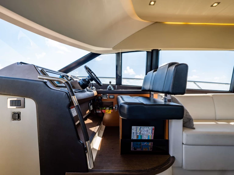 Yacht hire Nassau cheap Whiskey &amp; Waves