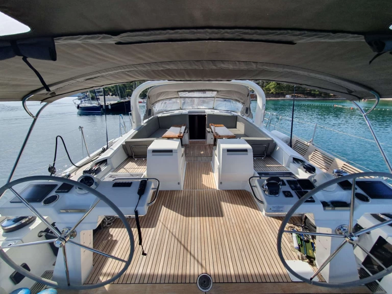 Luxury Yacht to hire Stari Grad at the best price
