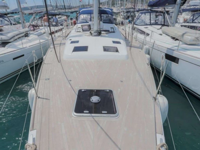 Hire Luxury Yacht with or without skipper Bénéteau Stari Grad