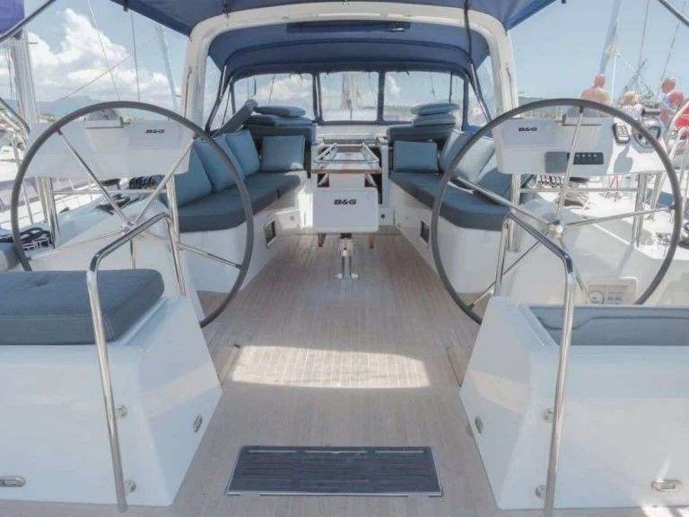 Hire Luxury Yacht Bénéteau with a boat licence