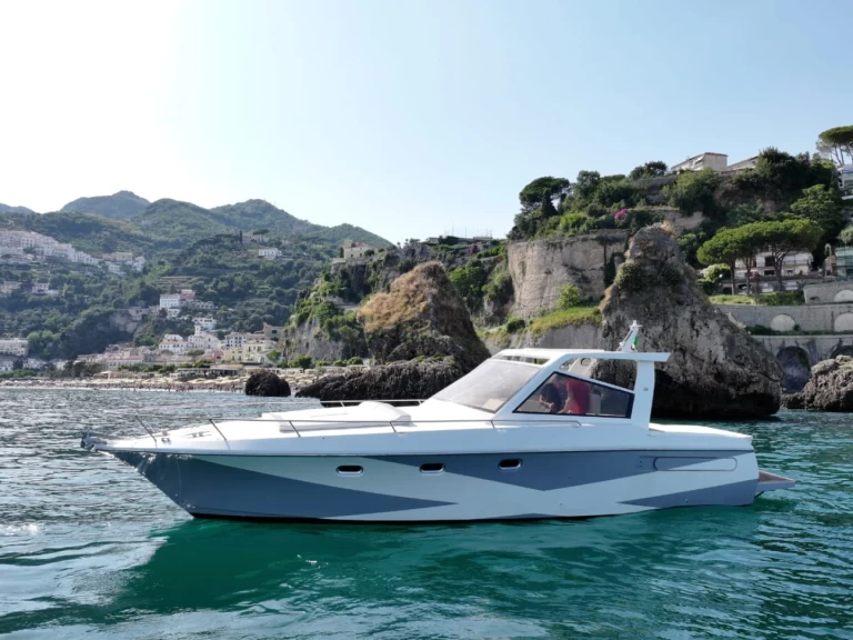 Yacht charter Amalfi Coast - Ferretti 38 on SamBoat