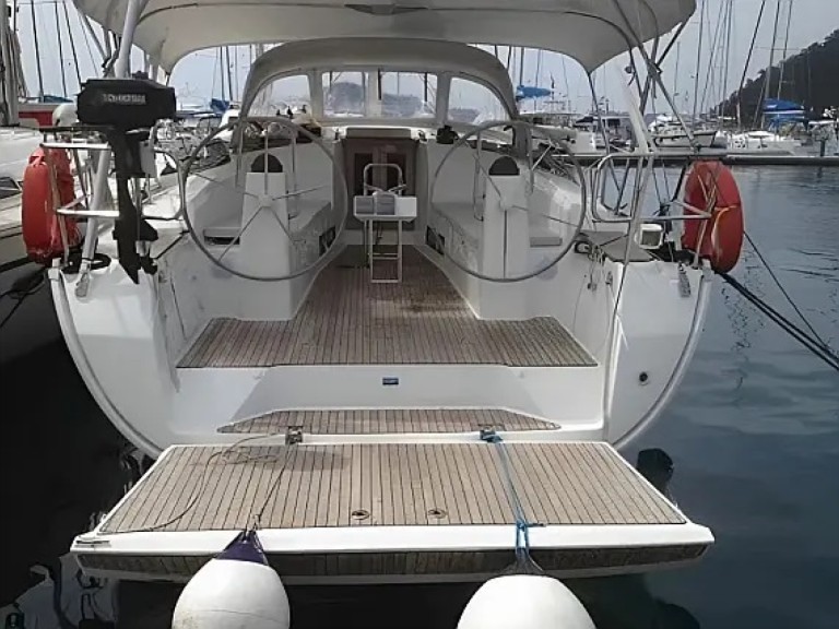 Sailboat to hire Nydri at the best price