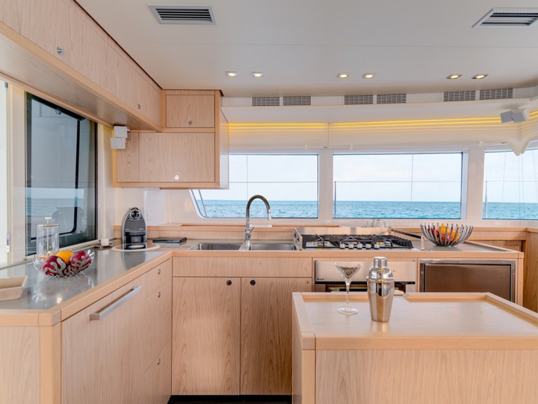 Hire Catamaran Lagoon with a boat licence