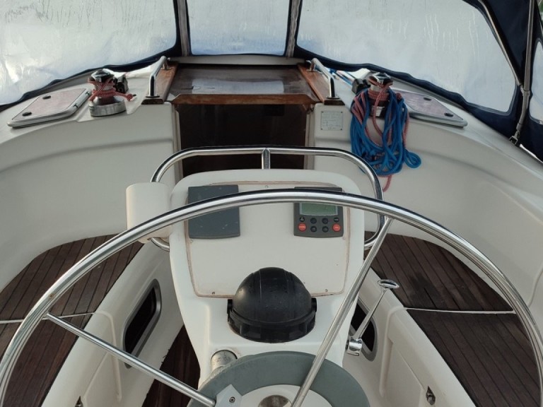 Charter a Bavaria Bavaria 38 Cruiser in Nydri on Samboat