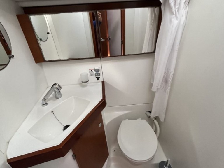 Sailboat hire in Nydri - Bénéteau Oceanis 50 Family