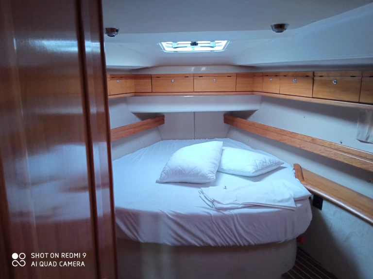 Sailboat to hire Nydri at the best price