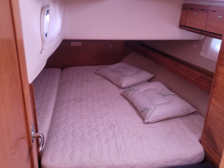 Hire Sailboat Bavaria with a boat licence