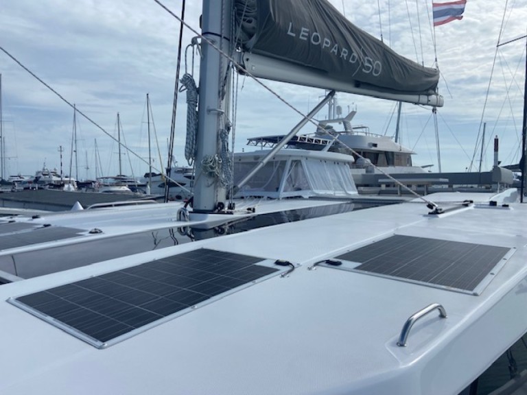 Hire a Leopard Catamarans / Robertson & Caine Leopard 50 Ao Po