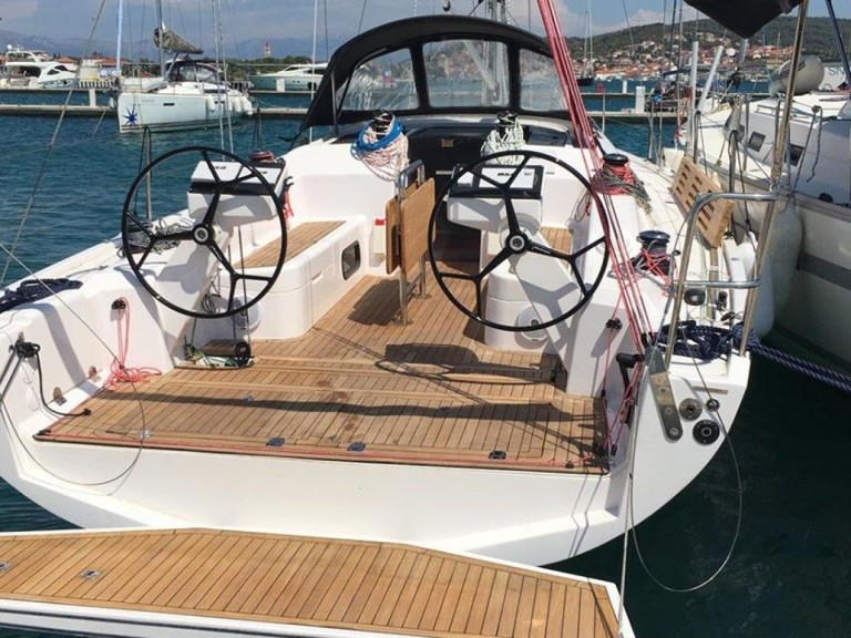 Charter a Salona Salona 380 in Izola on Samboat