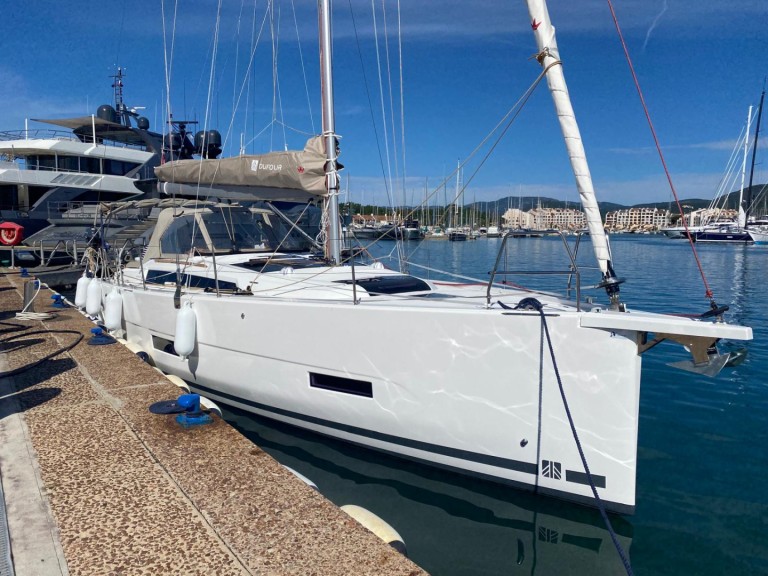 Hire a Dufour Dufour 390 Grand Large Bormes-les-Mimosas