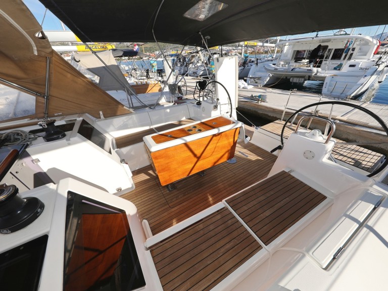 Hire Sailboat with or without skipper Dufour Trogir