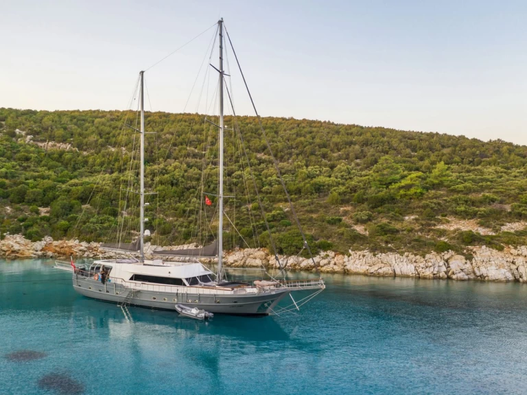 Hire Sailboat Custom Made with a boat licence