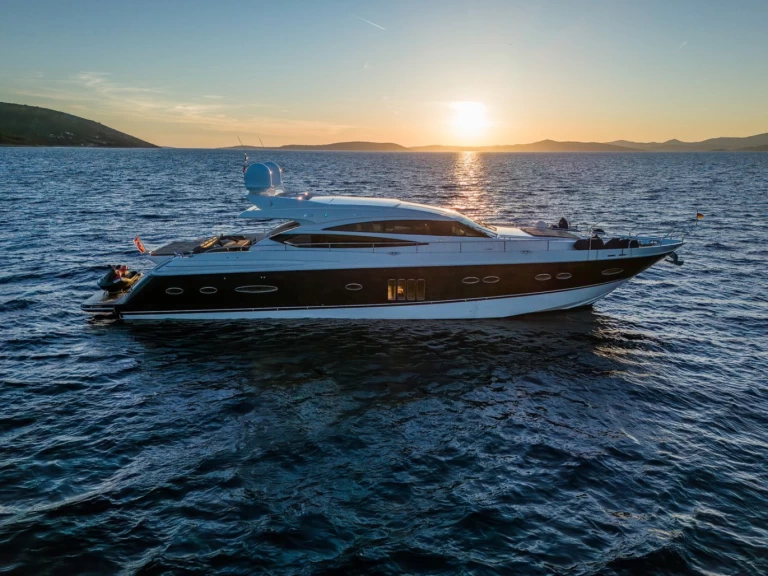 Hire Luxury Yacht Princess with a boat licence