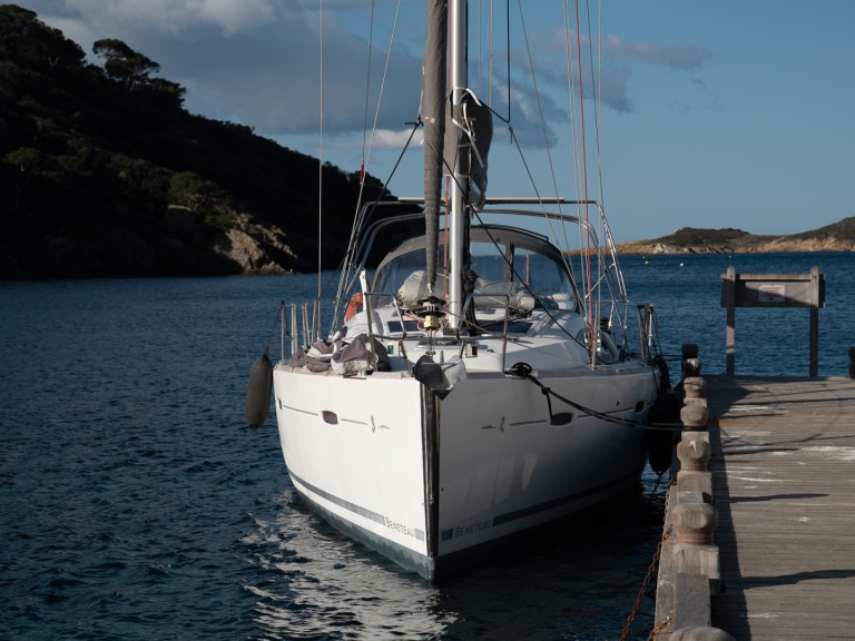 Yacht charter Bormes-les-Mimosas - Bénéteau Oceanis 40 on SamBoat