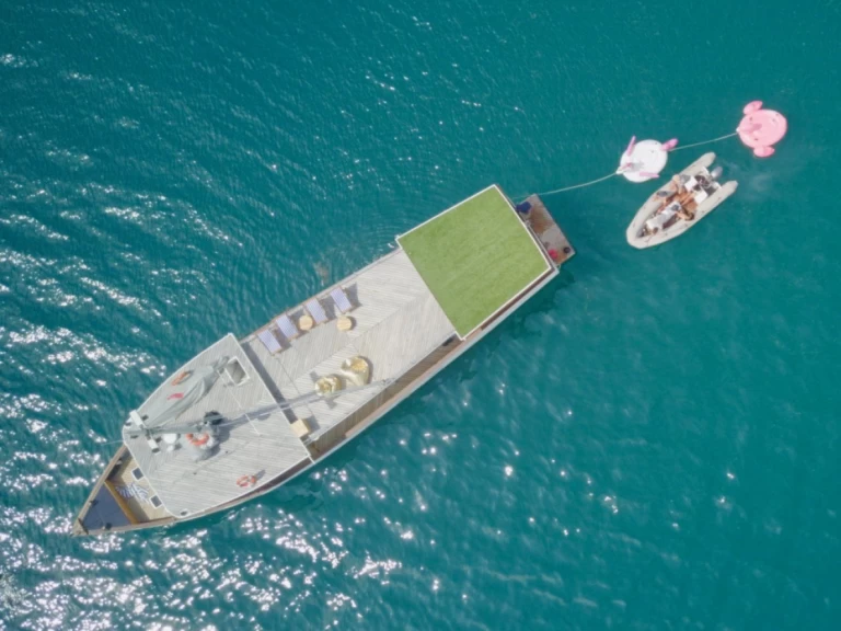 Yacht charter Komodo - Private Build 66FT on SamBoat