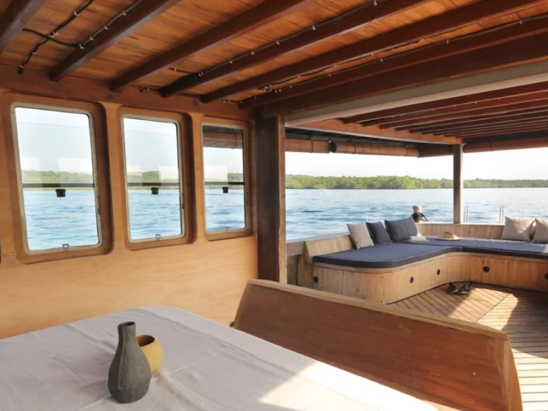 Hire Luxury Yacht Private Build with a boat licence