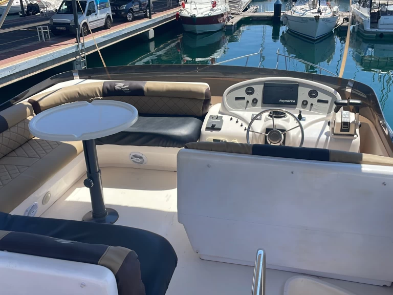 Hire a Doqueve Majestic 420 Alicante