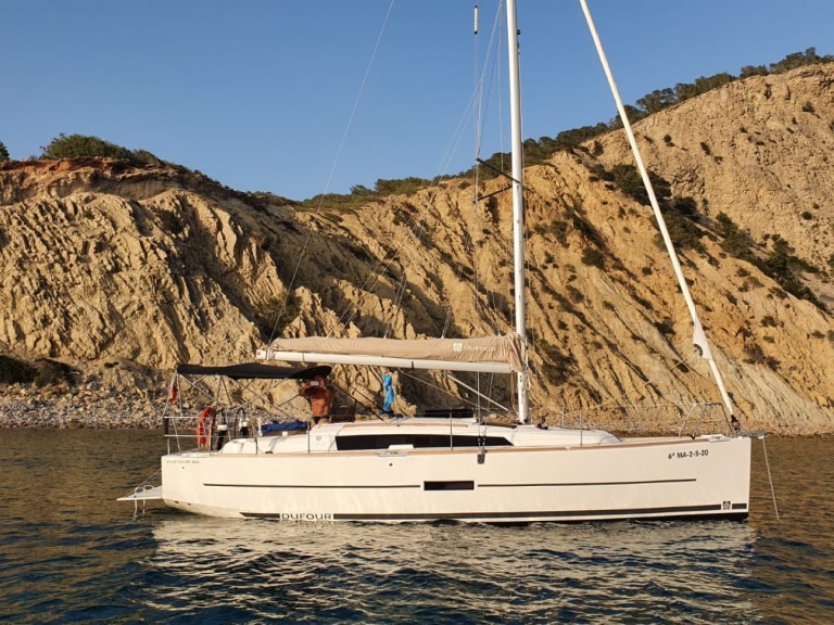 Sailboat hire in Sant Antoni de Portmany - Dufour Dufour 360 Grand Large