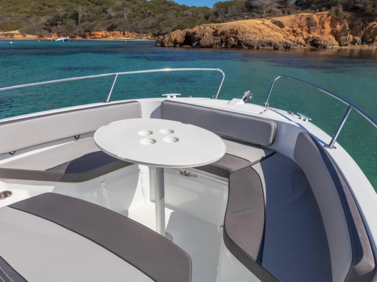 Motorboat hire in Saint-Gilles-Croix-de-Vie - Jeanneau Cap Camarat 6.5 CC Serie 3
