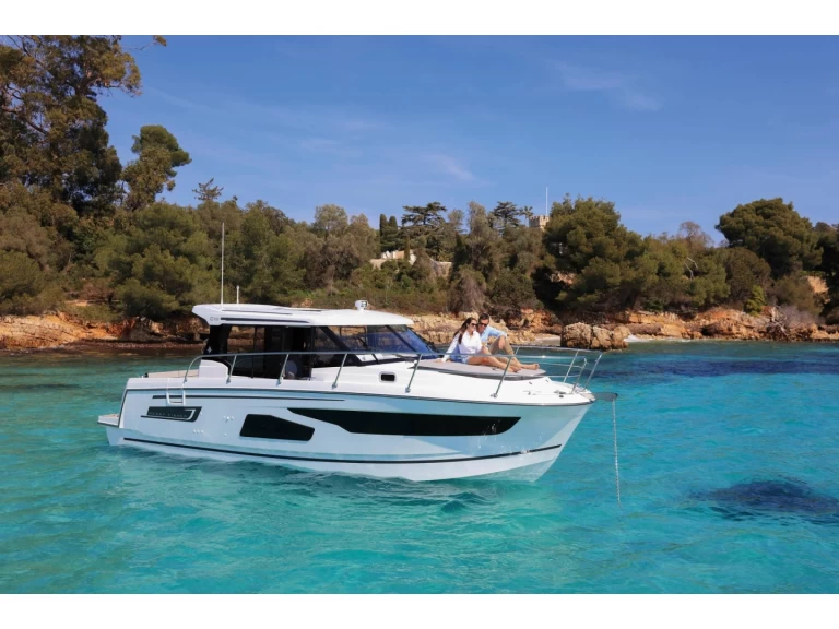 Charter a Jeanneau Merry Fisher 1095 in Bacoli on Samboat