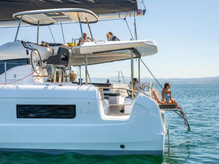 Hire Catamaran Lagoon 43 with a boat licence