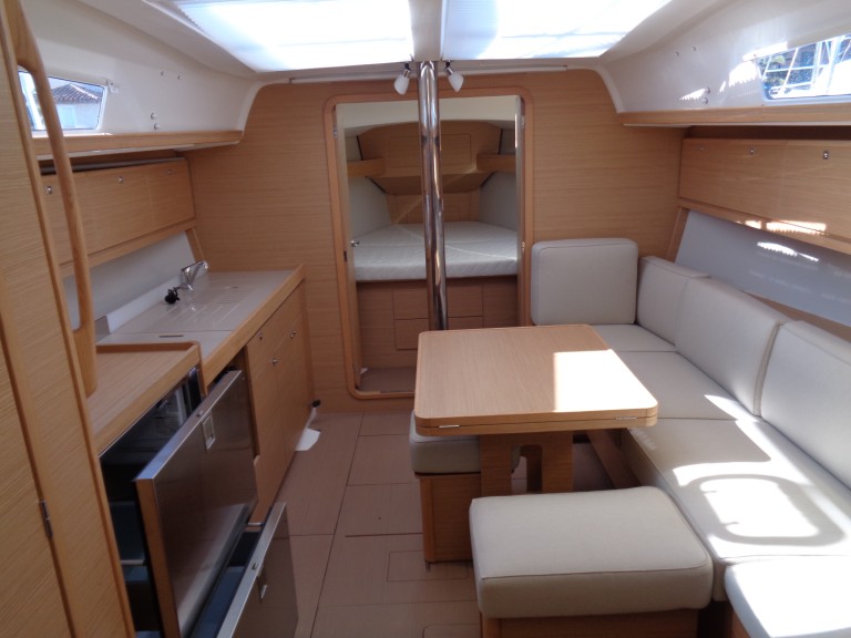Charter a Dufour Dufour 382 Grand Large in Bormes-les-Mimosas on Samboat