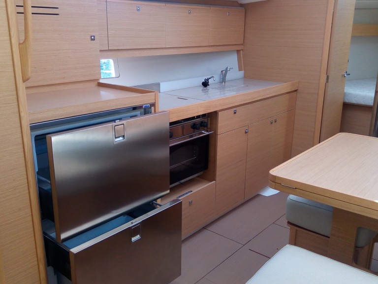 Hire a Dufour Dufour 382 Grand Large Bormes-les-Mimosas