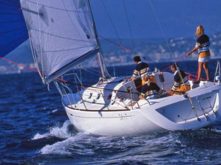 Hire a Bénéteau FIRST 31,7 La Trinité-sur-Mer