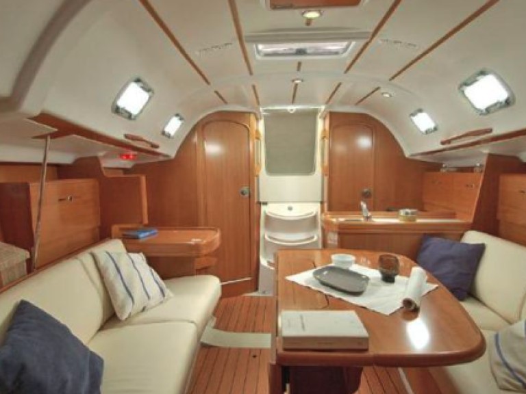 Yacht hire La Trinité-sur-Mer cheap FIRST 31,7