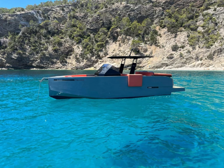 Yacht charter Ibiza Town - De Antonio 28 on SamBoat