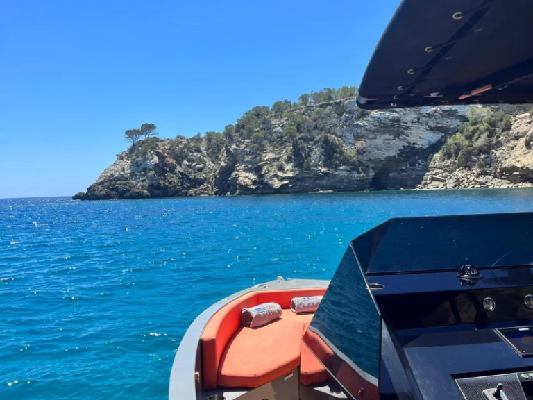 Motorboat hire in Ibiza Town - De Antonio 28