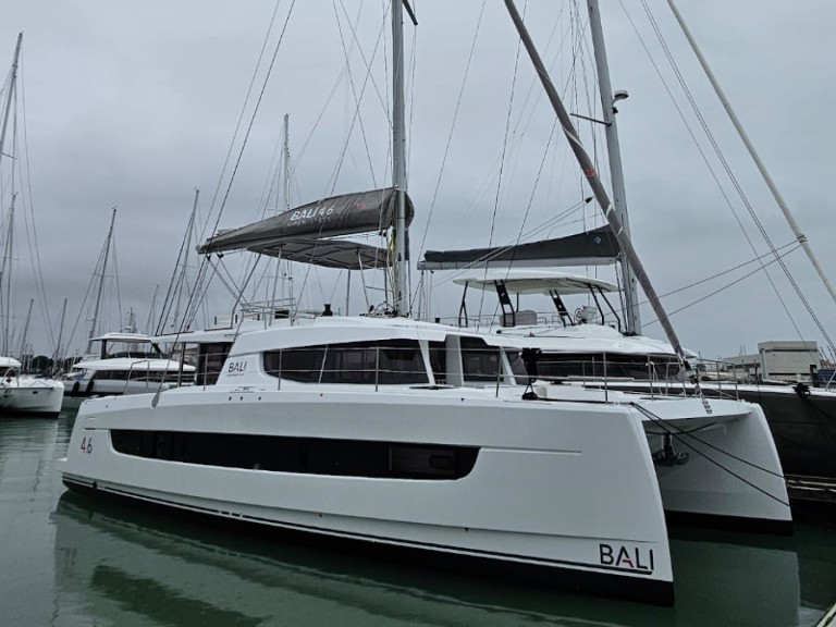 Catamaran to hire Salerno at the best price