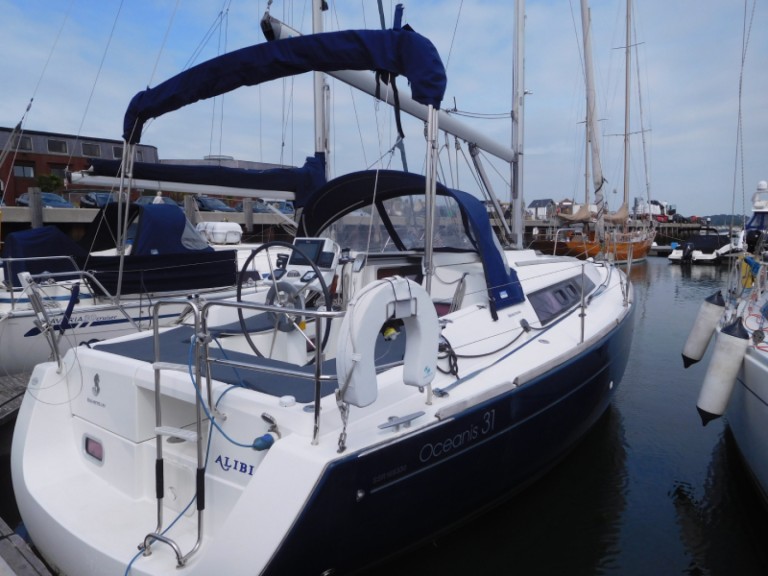 Hire Sailboat with or without skipper Bénéteau Poole
