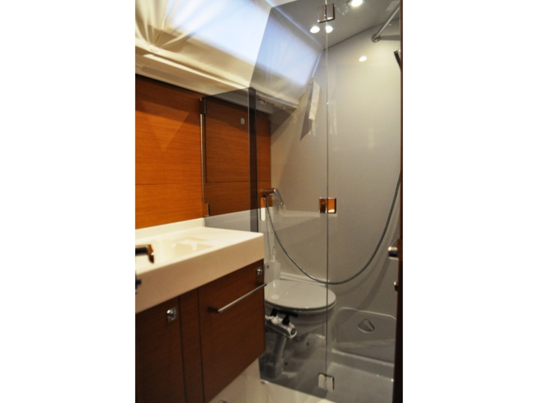 Jeanneau Sun Odyssey 519 charter bareboat or skippered in  Kallithea