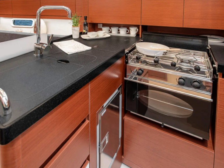 Sailboat to hire Marseille at the best price