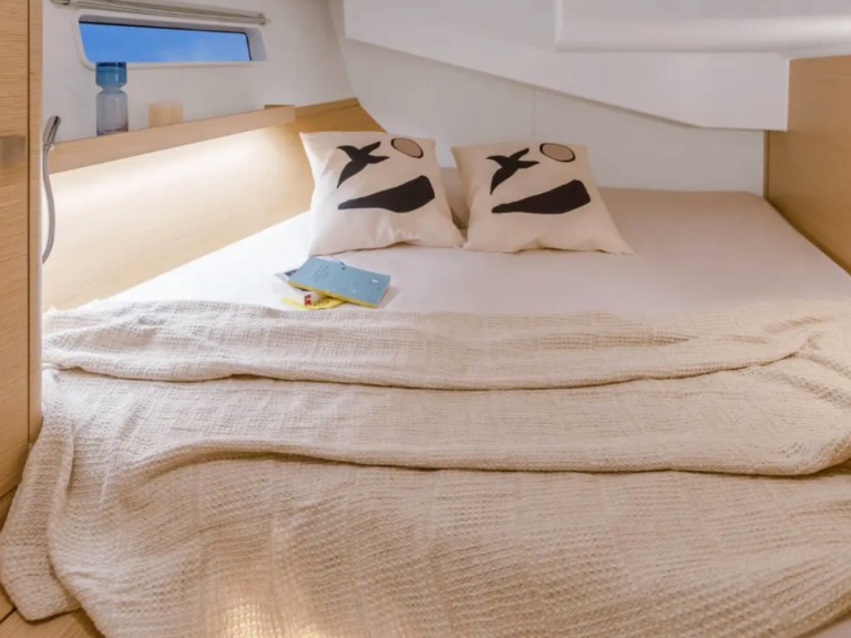 Yacht hire Marseille cheap Hanse 410