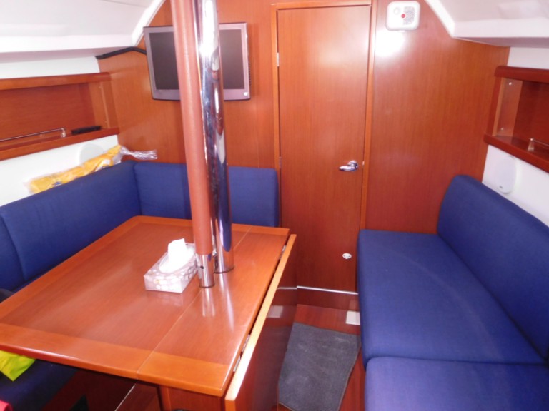 Bénéteau Oceanis 31 charter bareboat or skippered in  Poole