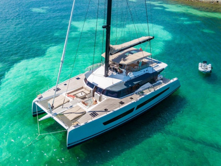 Catamaran to hire Playa de Talamanca at the best price