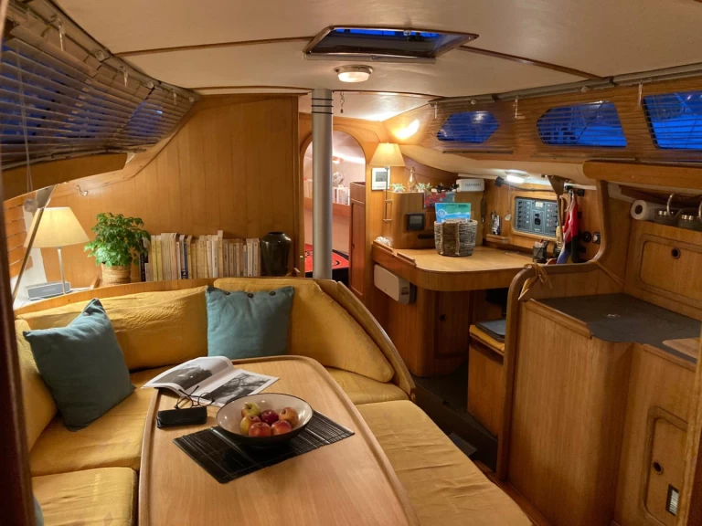 Yacht hire La Rochelle cheap Feeling 346