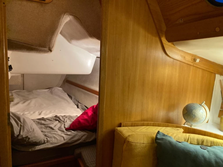 Sailboat to hire La Rochelle at the best price