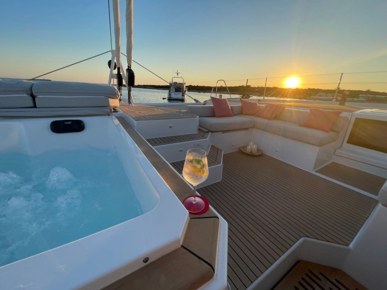 Charter a Fountaine Pajot Alegria 67 in Playa de Talamanca on Samboat