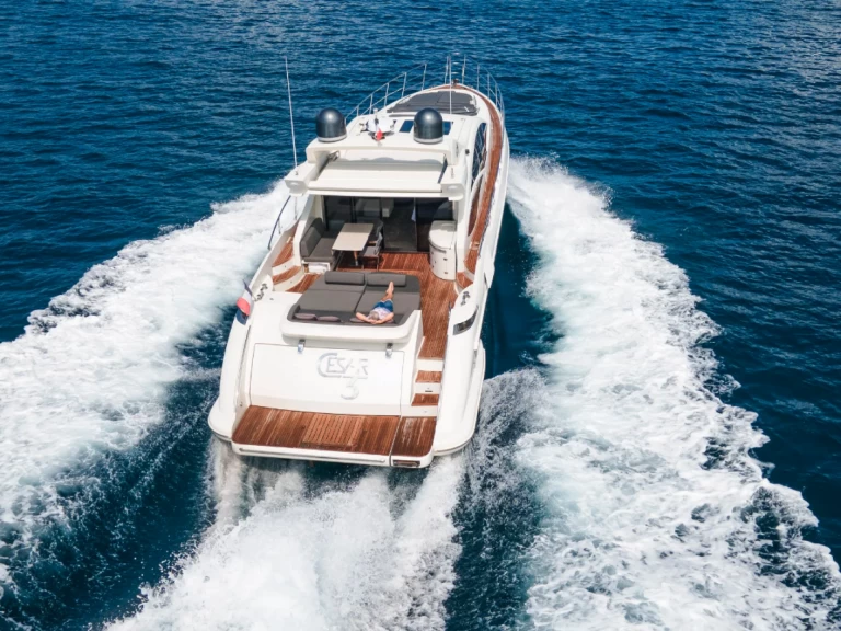 Yacht hire Saint-Tropez cheap Azimut 68 S