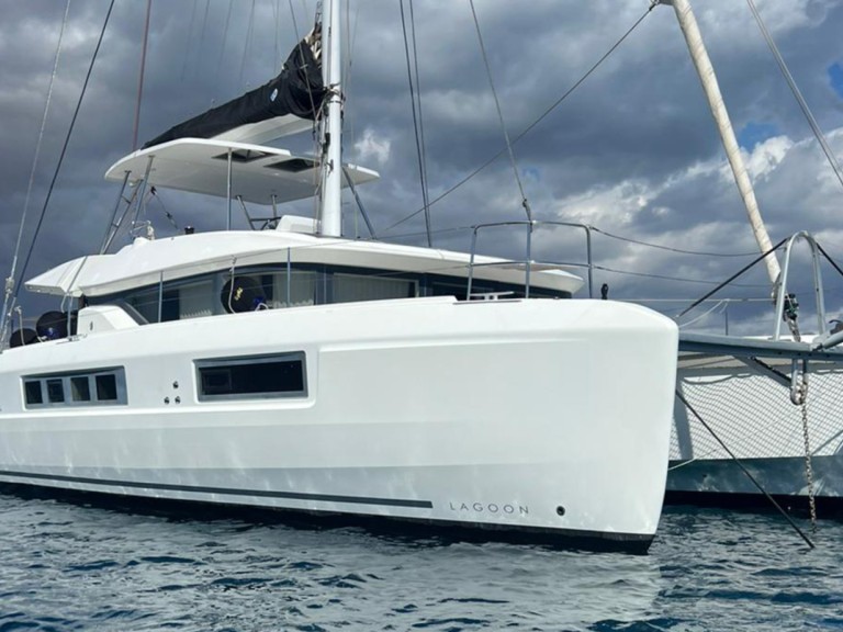 Charter a Lagoon Lagoon 50 in Playa de Talamanca on Samboat