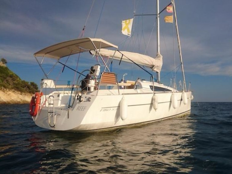 Hire a Viko Viko S 30 Sitges